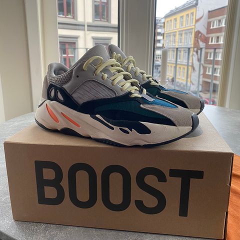 YEEZY BOOST 700 WAVERUNNER (STRL 43 1/2)