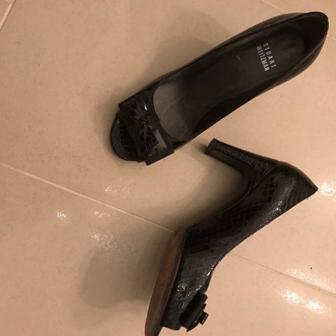 Pent brukte Stuart Weitzman skinnlakk sko str. 36