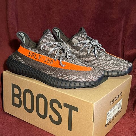 Yeezy BOOST 350 V2 Carbon beluga (45 1/3)