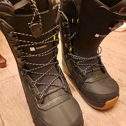 Salomon Malamute snowboardsko 43