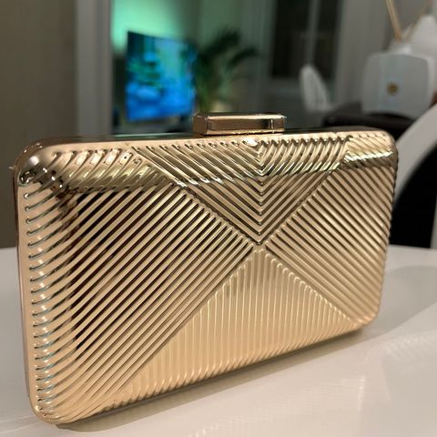 Gold box metal clutch