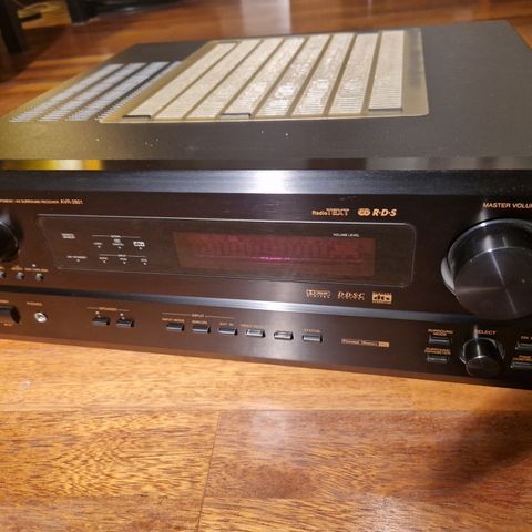 Denon AVR-2801 i topp stand