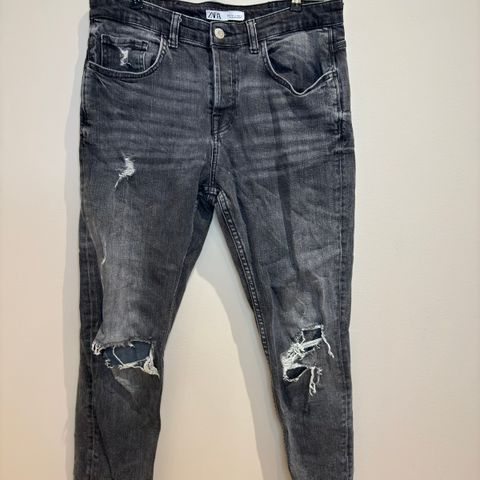 Ripped jeans i str. 42