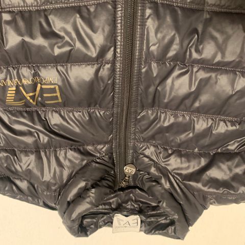 Armani Vest Svart Gull Logo