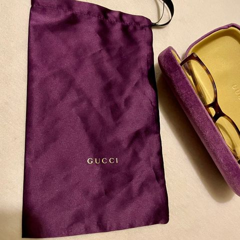 Gucci brillepose, stor