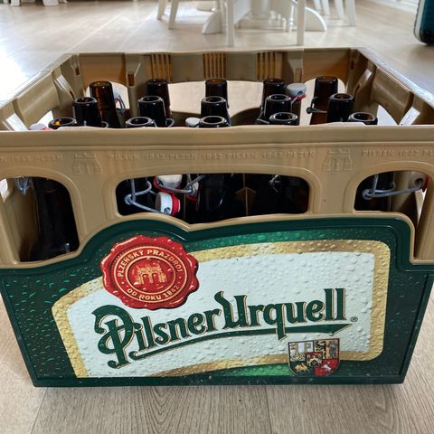 Øl kasse Pilsner Urquell med fantastik flasker