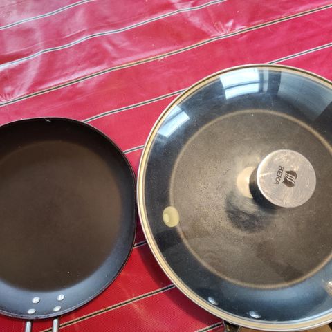 2 Non-stick stekepanner