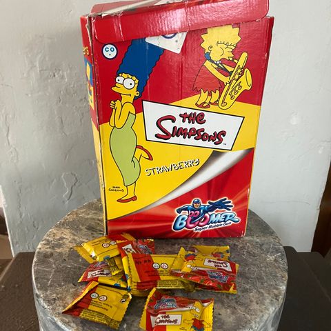 The Simpsons box med tyggegummi og stickers!