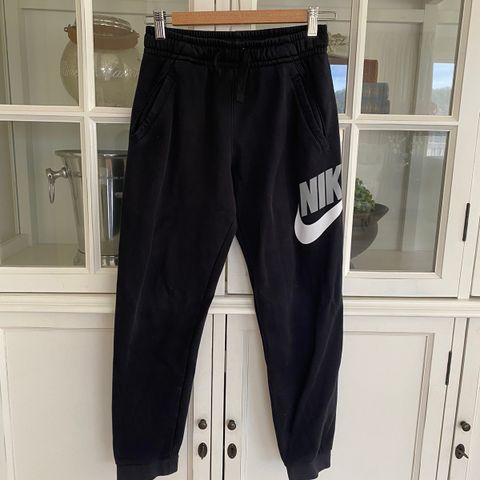 Nike joggebukse str L 147/158