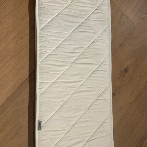 Dryzleep Baby Madrass 40x90cm m/ 7 ekstra laken