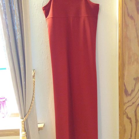 Pen rød stretch kjole str. M med stropper