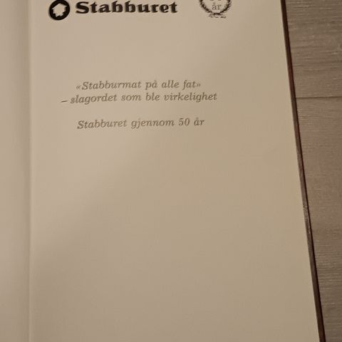 Stabburet 50 år - "Stabburmat på alle fat". Utgitt 1993.