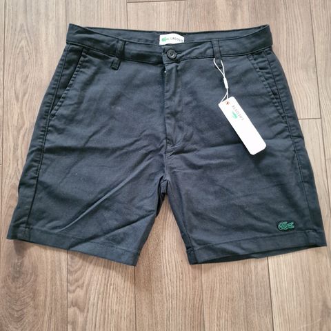 Ny Lacoste marineblå shorts str L