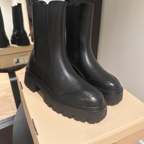 Roberto Rosso Chelsea boots