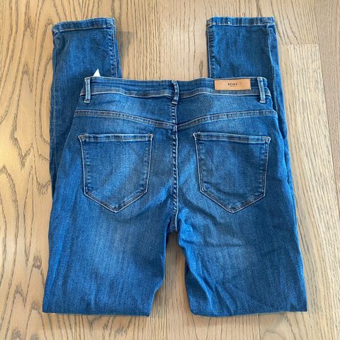 Ichi izaro medium blue str. 31.