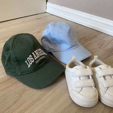 Caps og sko til gutt