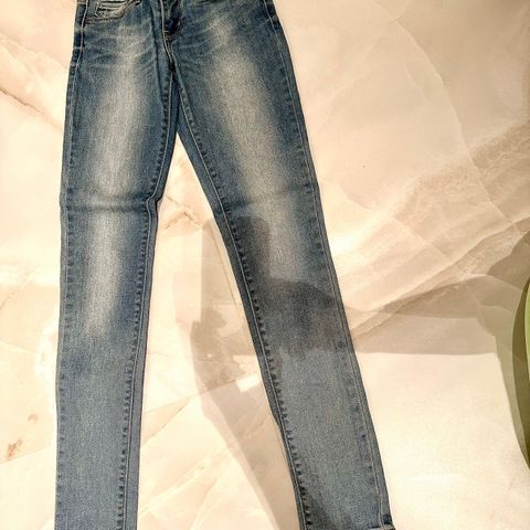 Levis jeans, str 24