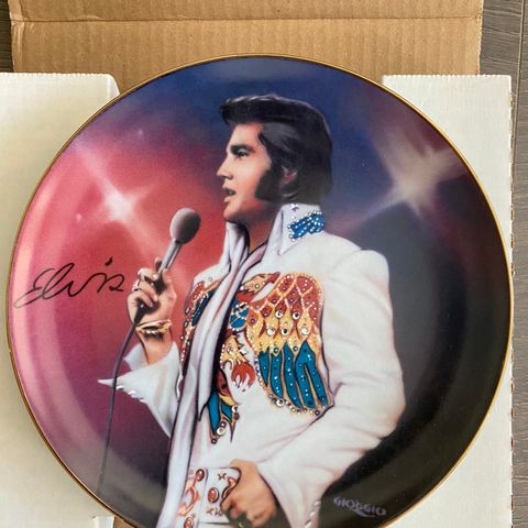 Samler porselen platte med Elvis Presley