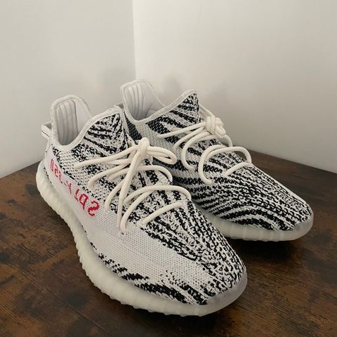 Adidas Yeezy Boost 350 V2 Zebra