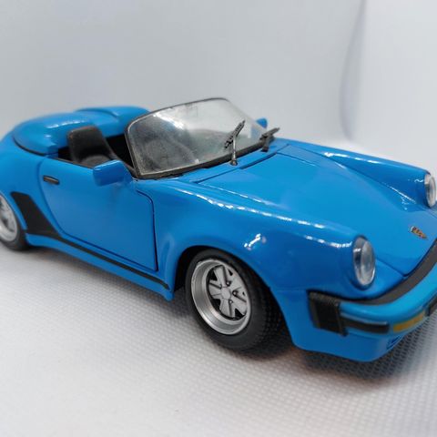 Porsche 911 Speedster 1989  1:24  (MAISTO)