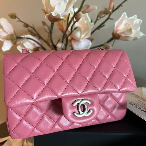 Nydelig rosa Chanel mini Flap - komplett sett
