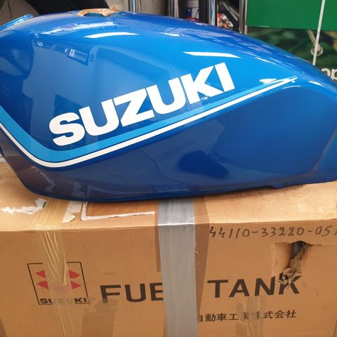 Bensintank Suzuki GSX 400 F