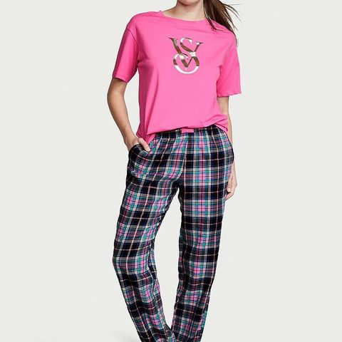 Victoria's Secret pysjamas t skjorte ønskes kjøpt i str M eller L.