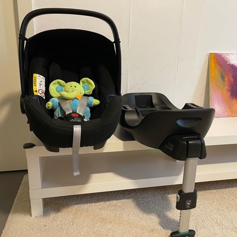 🚗👶🛒 Brukt Britax Römer Baby-Safe i-Size Barnebilstol til Salgs!