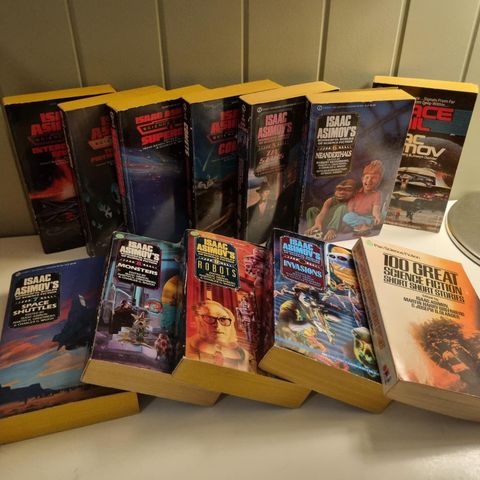 Isaac Asimov's Wonderful worlds of Science fiction. 11 bøker. Engelsk tekst