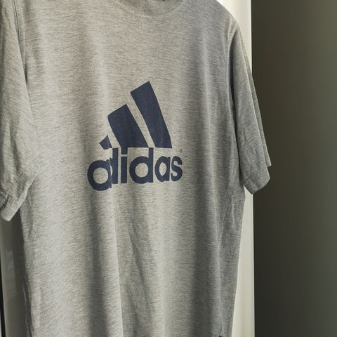 Vintage Adidas t-skjorte