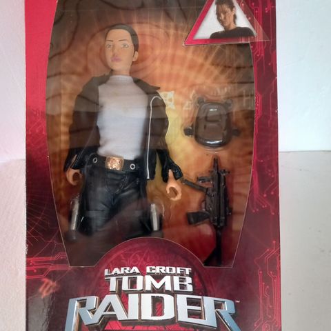 TOMB RAIDER - LARA CROFT  1:6