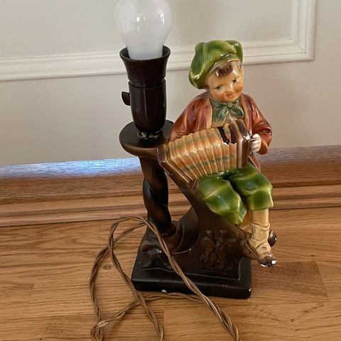 Gammel og sjelden bordlampe fra 1940-50 tallet. Kan sendes.