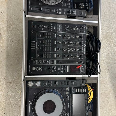 2stk Pioneer CDJ2000NXS  DJM900NXS og Flight