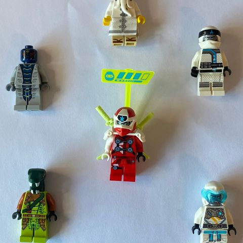 Lego Ninjago Minifigs + våpen
