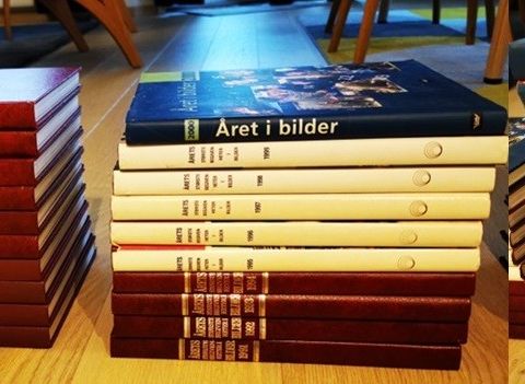 Årets største begivenheter i bilder (1980-1999), og Året i bilder (2000-2015)