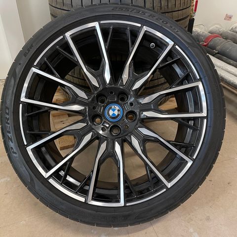 Komplette hjul til BMW i4 M50, 868M 20" felger og Pirelli dekk