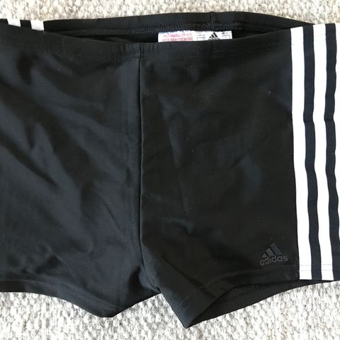 Adidas shorts str 164