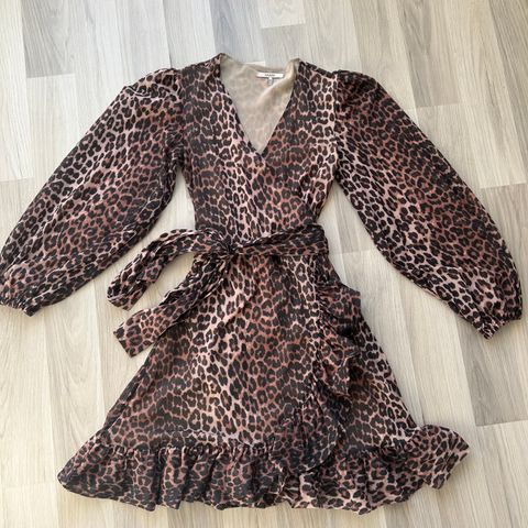 Leopardmønstret GANNI kjole