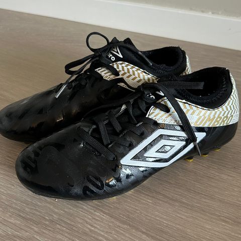 Umbro fotballsko str. 36,5 (ubrukt)