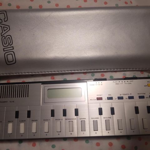 CASIO VL-TONE VL-10 ELECTRONIC MUSICAL INSTRUMENT