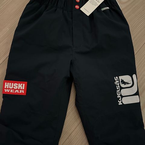 Huski Wear alpinshorts med Kjelsås alpin-logo