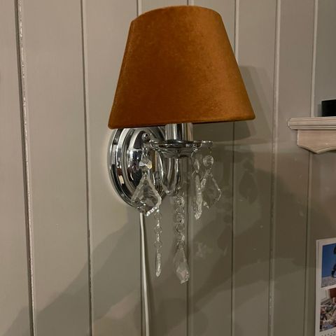 Vegglampe i krystall