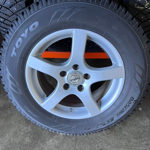 4 Stk. piggfrie Vinterdekk 215/70R16 100S Toyo Observe Gsi 5