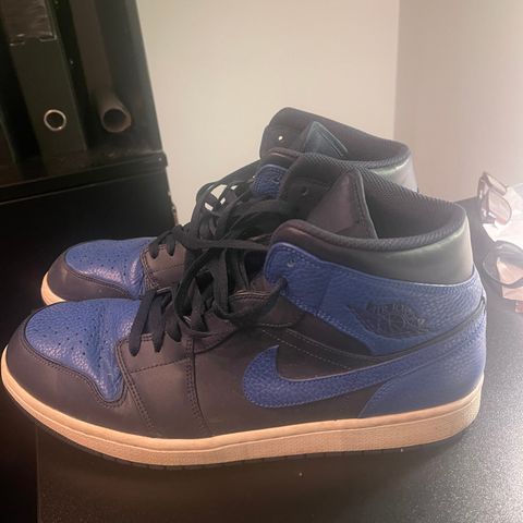 Strøkne Nike Air Jordan Mid sko, str 47,5/US13 selges rimelig!