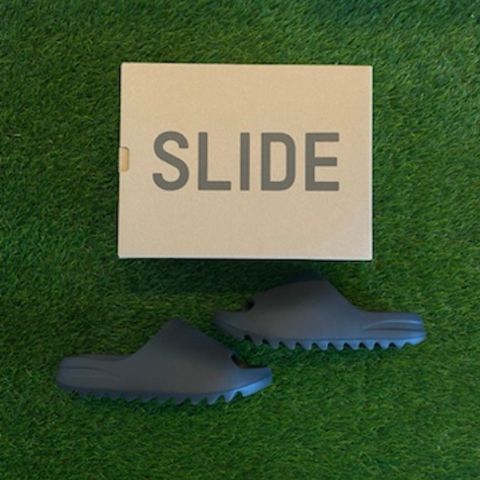 Yeezy slides Onyx