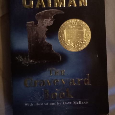 The Graveyard Book by Neil Gaiman (pocket, English edition)