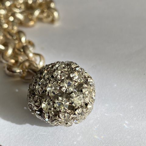 Langt halskjede og kuleanheng med strass - Pearls for girls