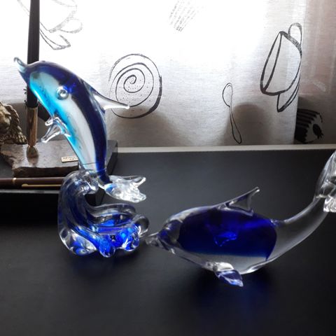 Koboltblå glass delfiner fra Blaafarveværket.