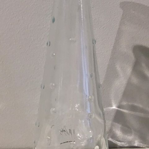 Glass vase  18,5 cm høy av Emma Dafnäs