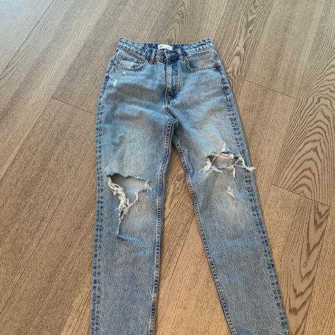 Jeans ripped Zara